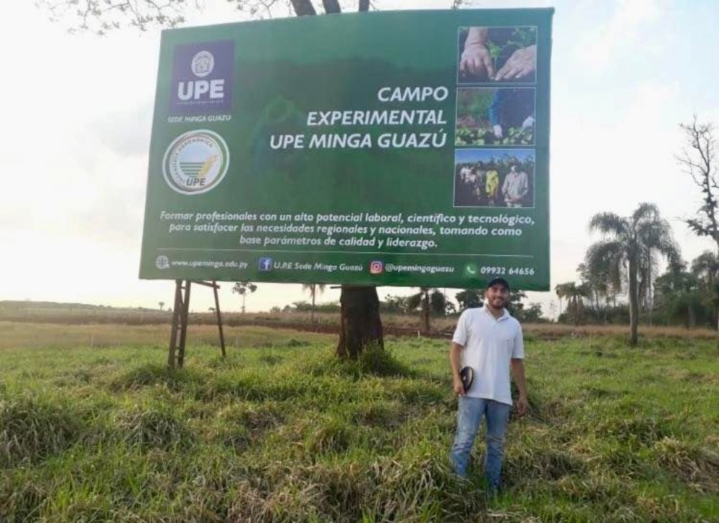 Trabajo en el campo experimental de la facultad de Ciencias Agrarias.